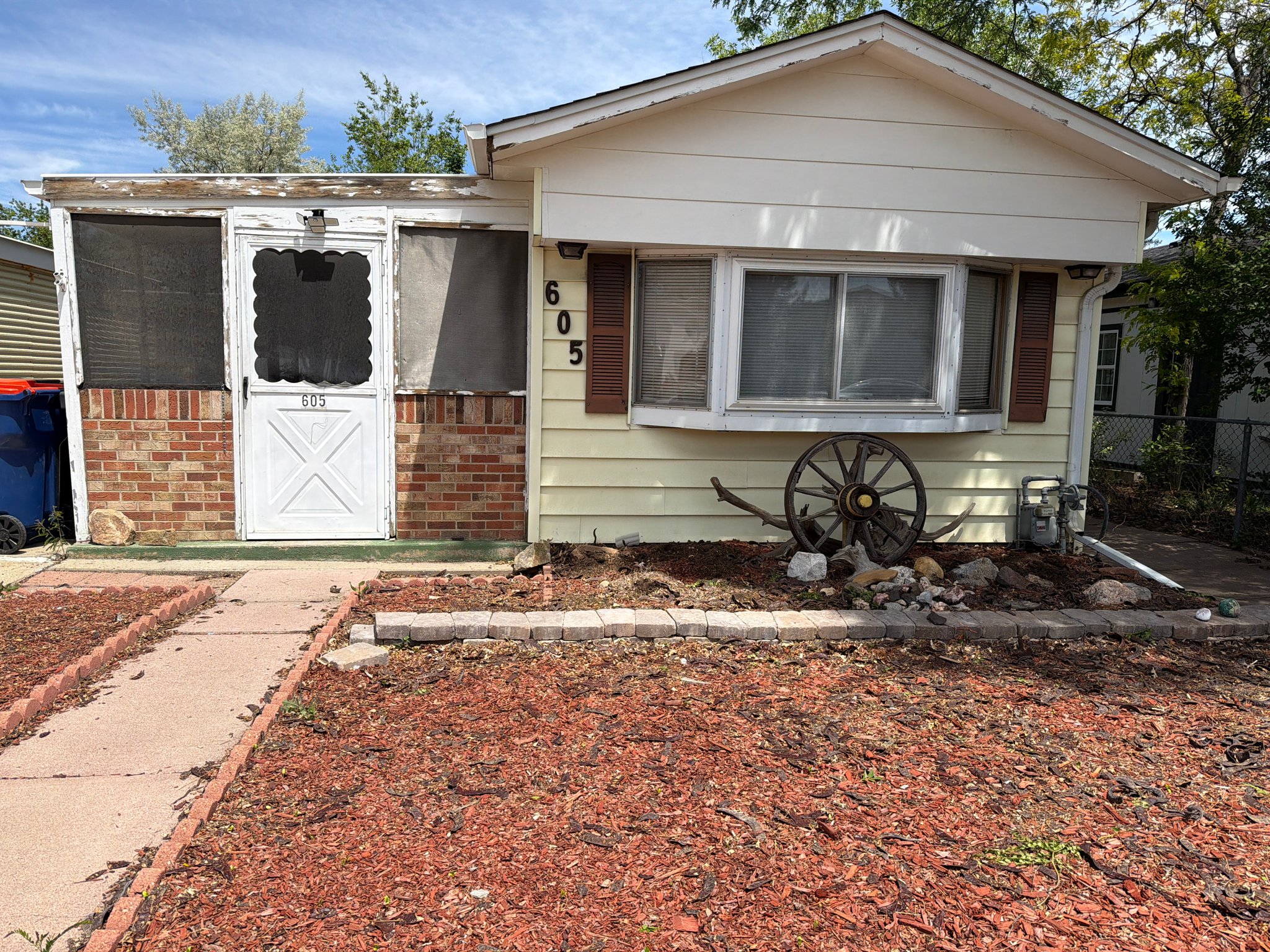 Dacono House: 605 Glen Moor St