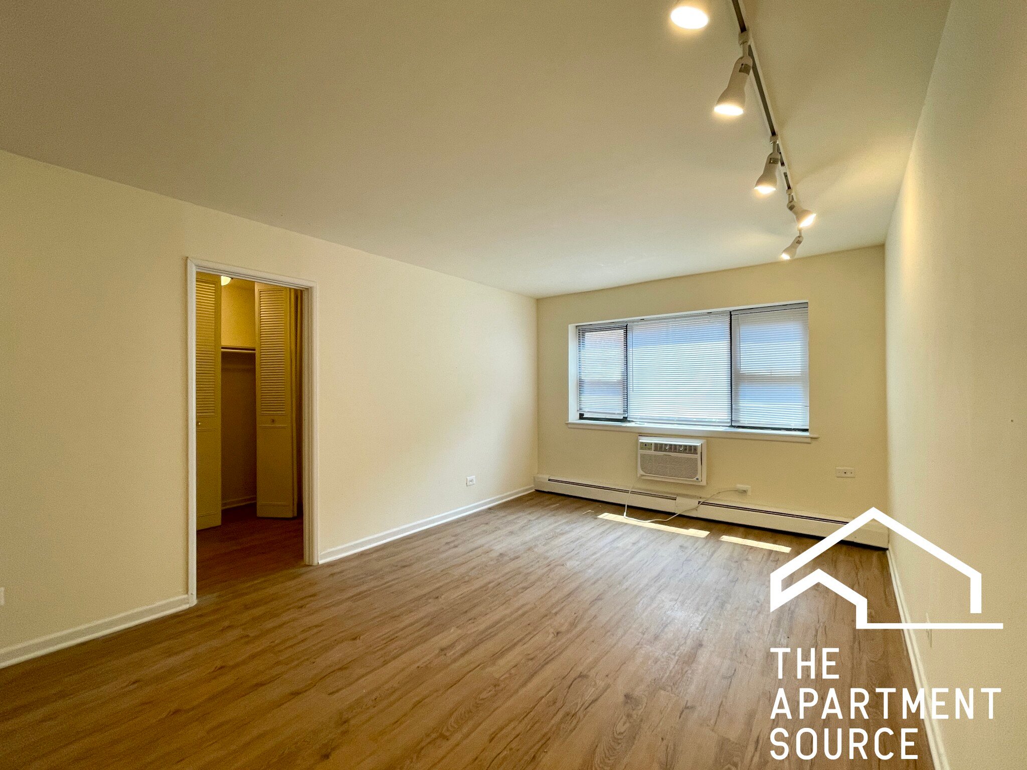 Chicago Apartment: 6006 North Kenmore