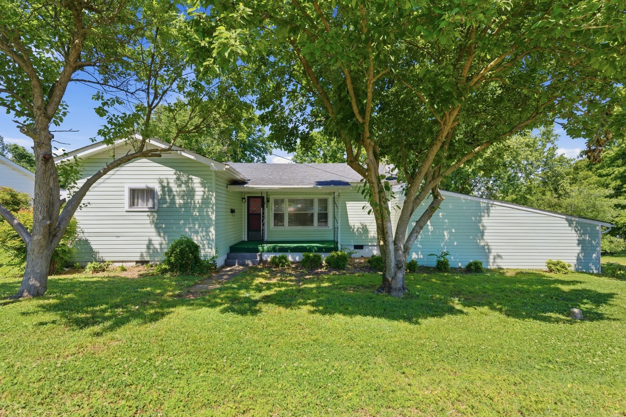 Old Hickory House: 3007 Dabbs Ave