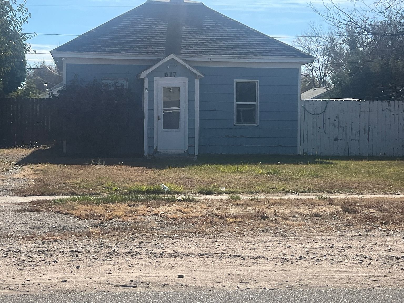 Sterling House: 617 Douglas St