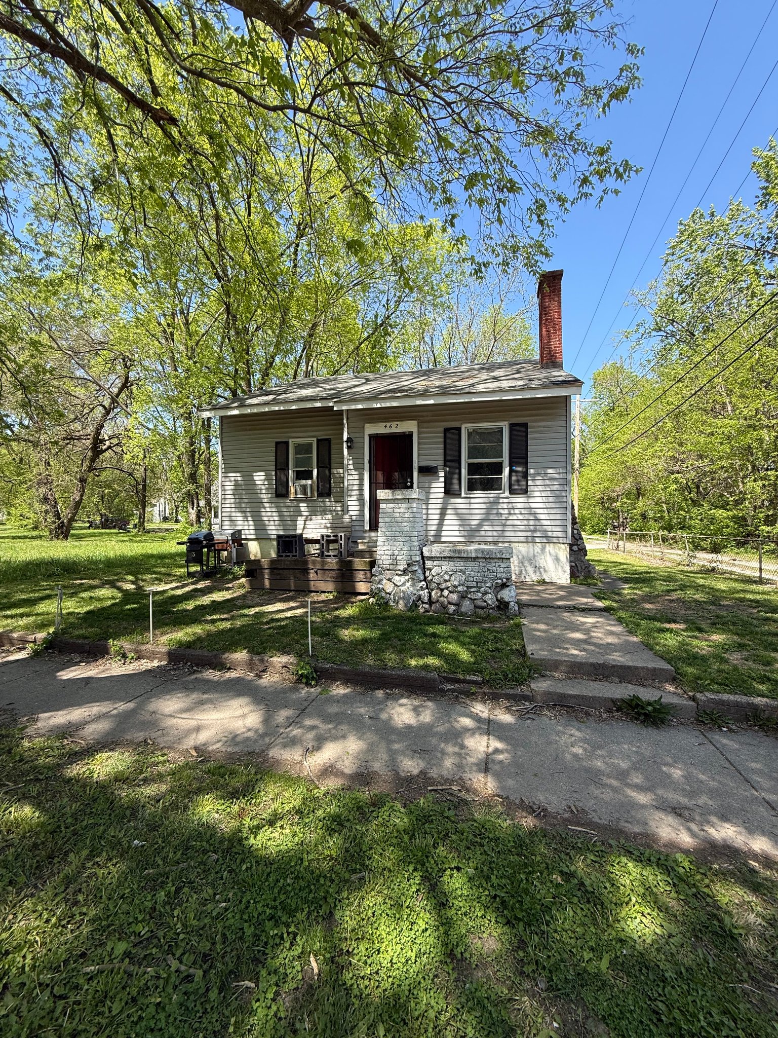Decatur House: 462 W Leafland Ave