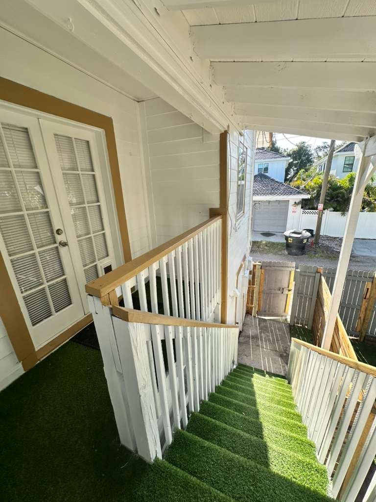 saint petersburg Multiplex: 1037 12th street N apt. 1