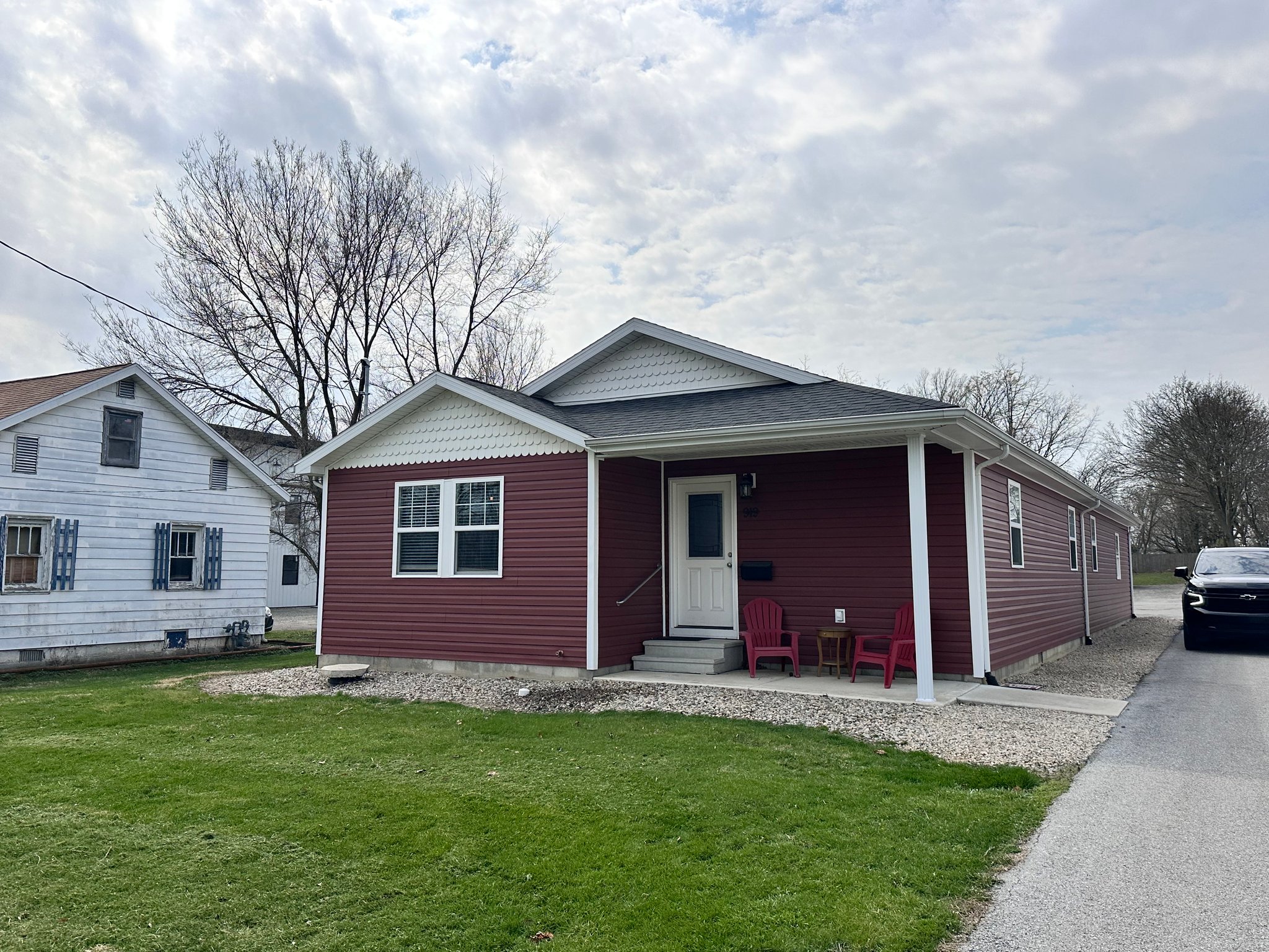 Ada House: 919 S Main St