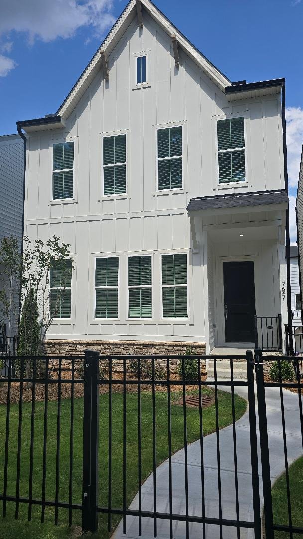 Scottdale House: 787 Auguste Ave.