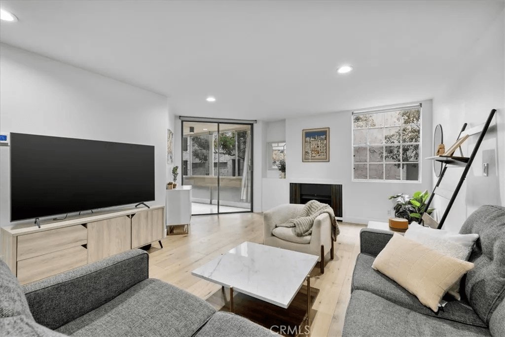 West Hollywood Condo: 740 N Kings Rd