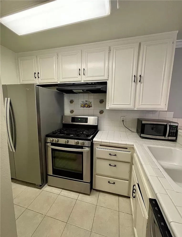 Orange Condo: 700 W La Veta Ave