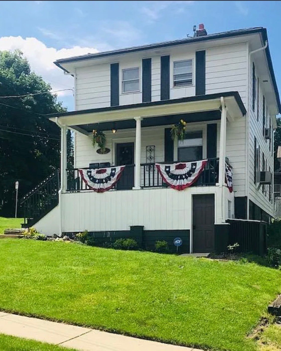 Woodstock Apartment: 420 Vine St