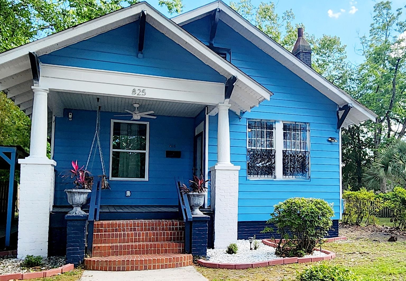 Savannah House: 825 E 35th St