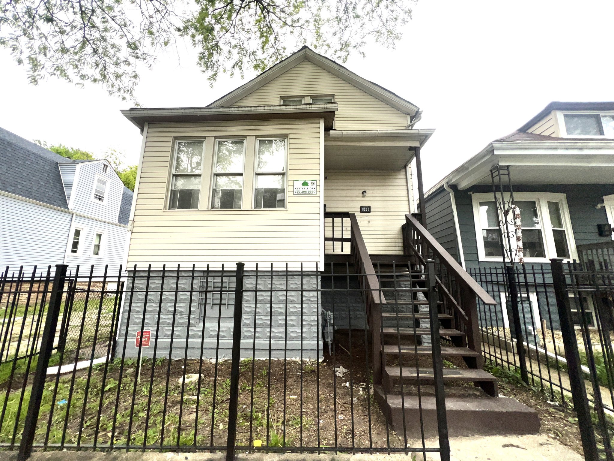 Chicago House: 1233 W 71st Pl