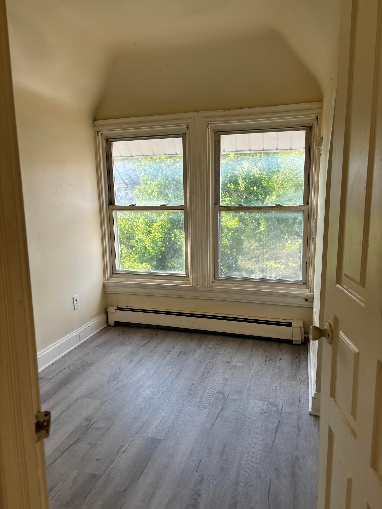 Coatesville Apartment: 524 E. Lincoln Hwy.