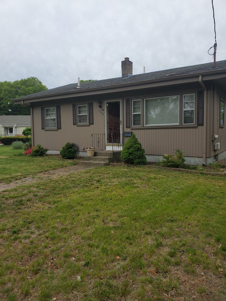 Warwick House: 168 Main Ave