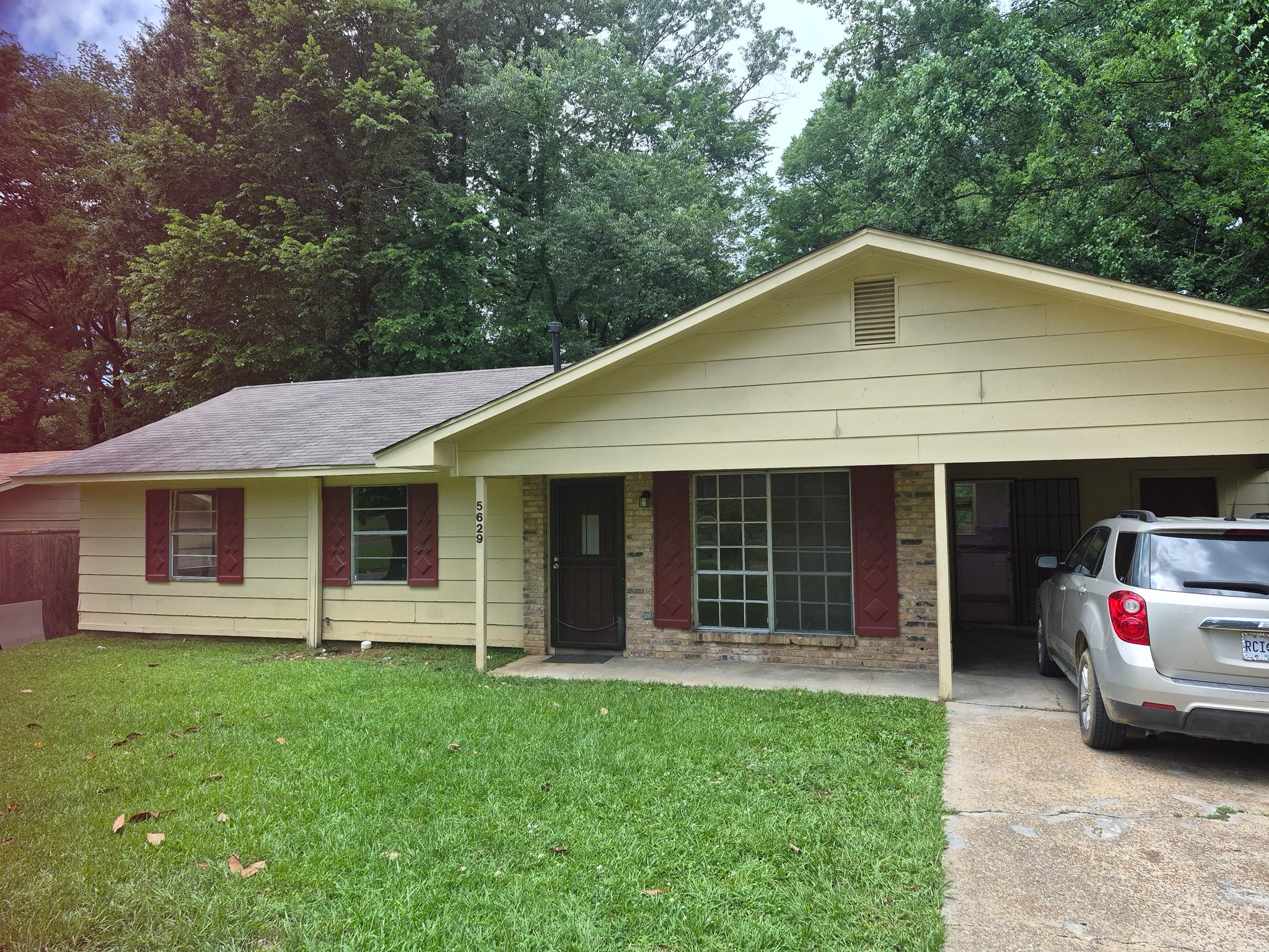 Jackson House: 5629 Queen Mary Ln