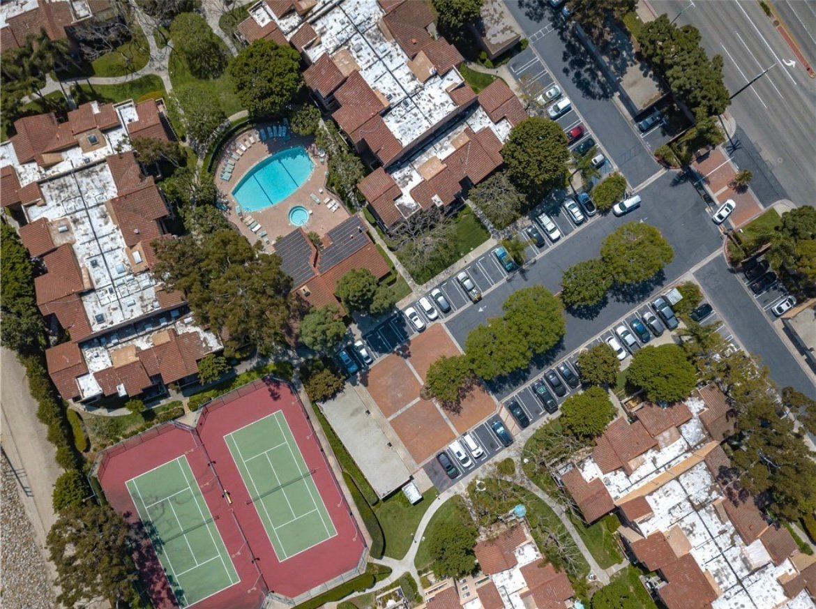 Huntington Beach Apartment: 21372 brookhurst st
