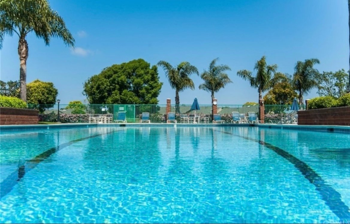 Huntington Beach Apartment: 21372 brookhurst st