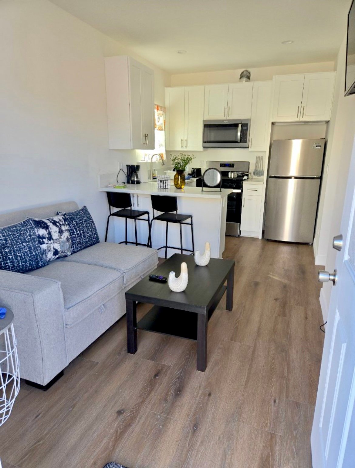 Long Beach Apartment: 1345 E 56th St