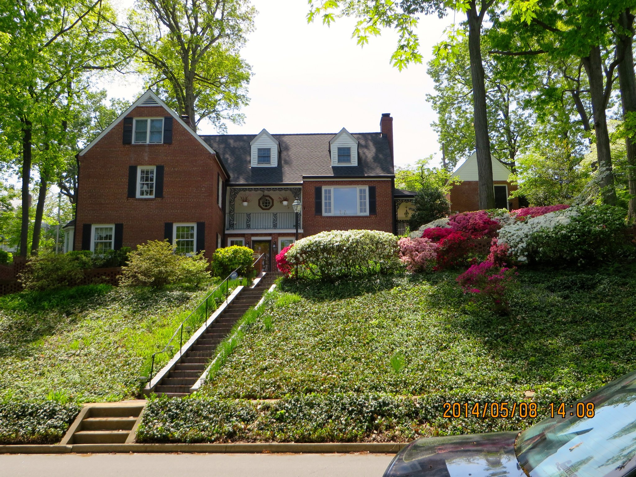 Arlington House: 1044 26th St S