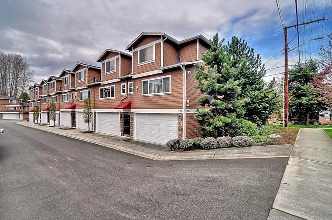 Kenmore Condo: 17921 80th Ave NE