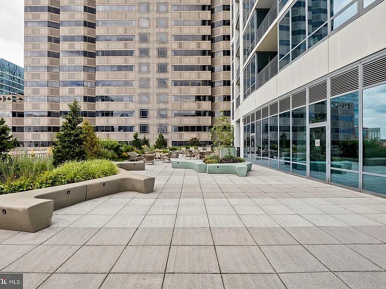 Philadelphia Apartment: 2101 Market St