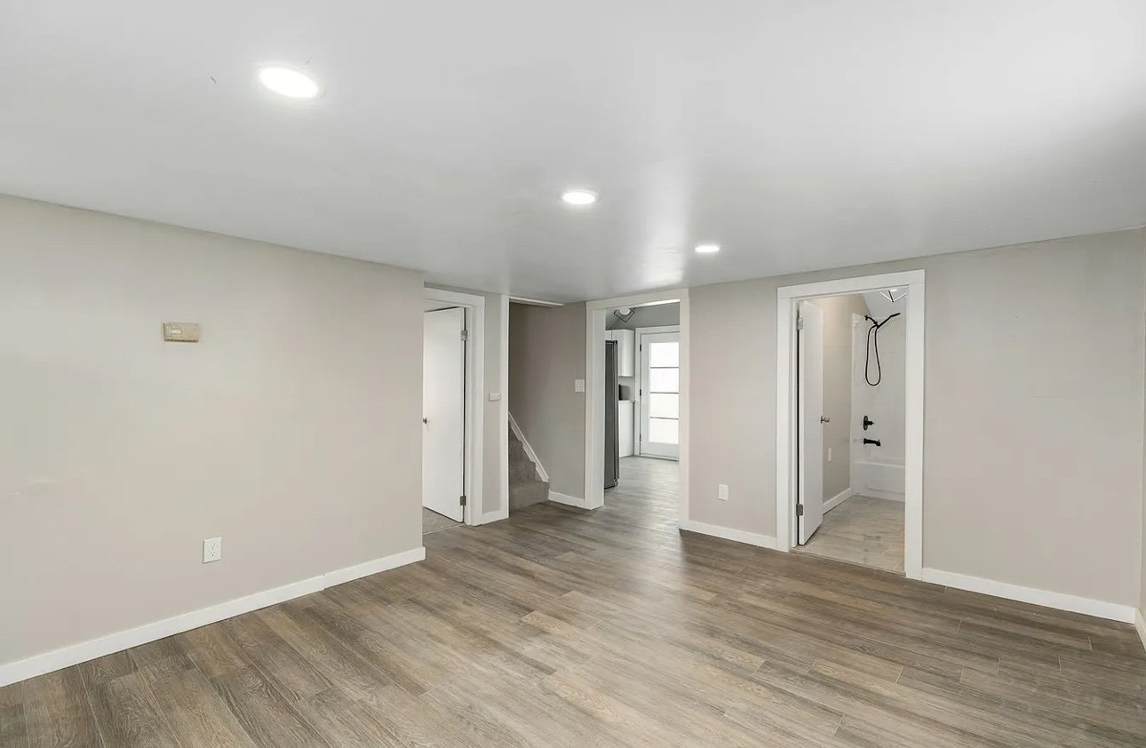irving House: 808 Olde Towne Dr
