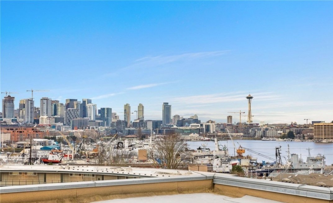 Seattle Apartment: 2017 Eastlake Ave E