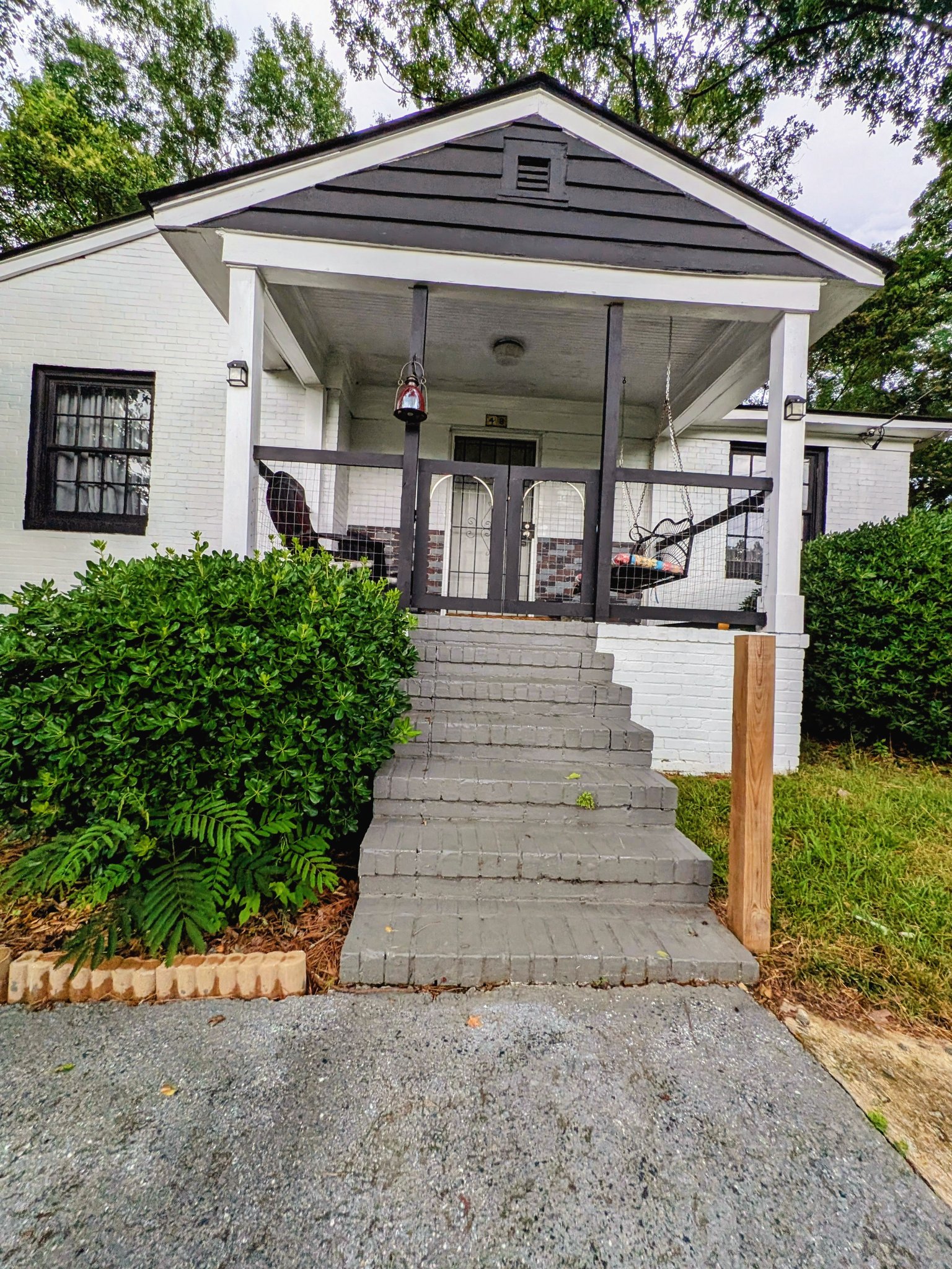 Columbus House: 48 Douglas St