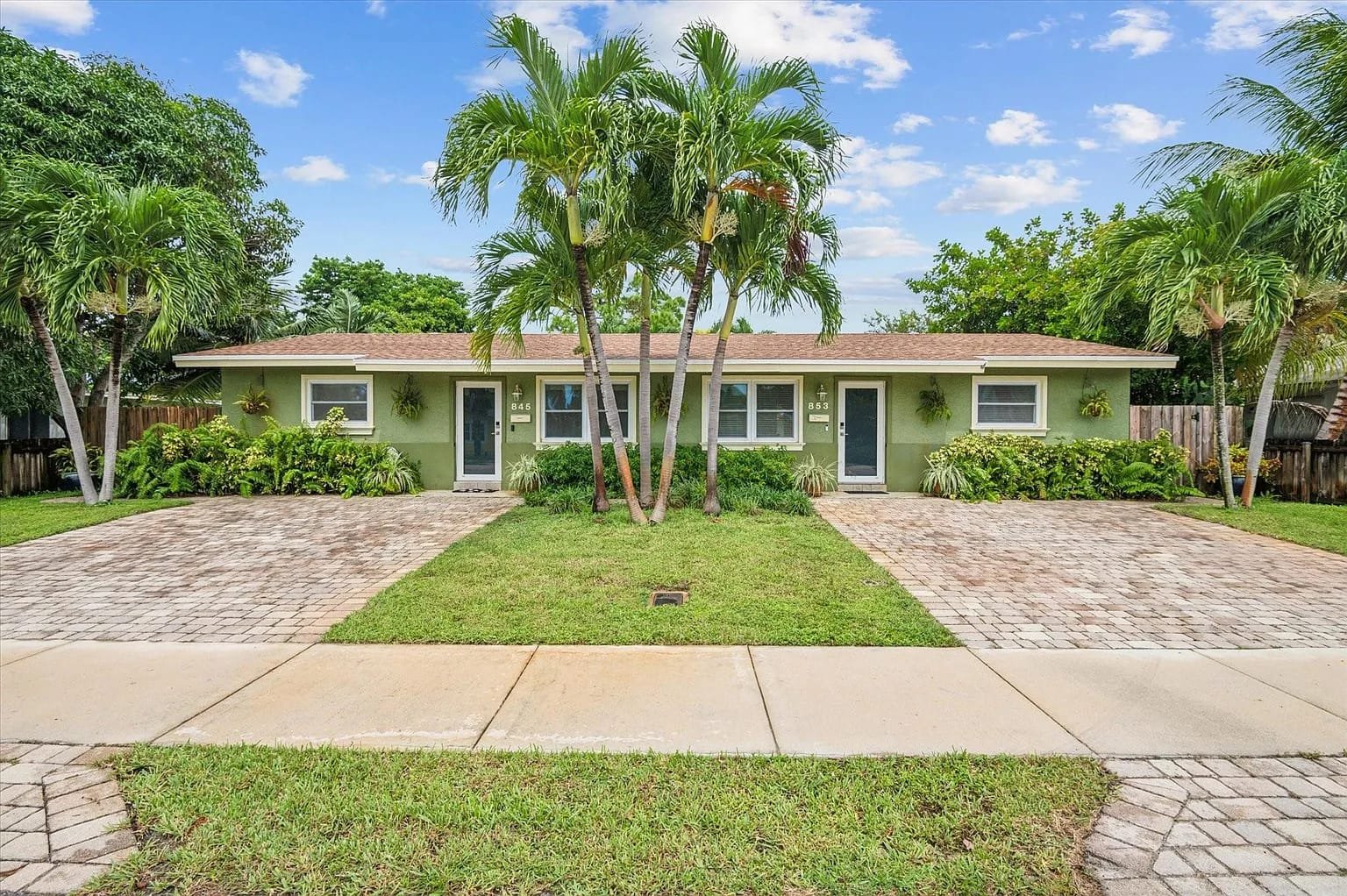 Oakland Park Multiplex: 845-853 NE 37 Street