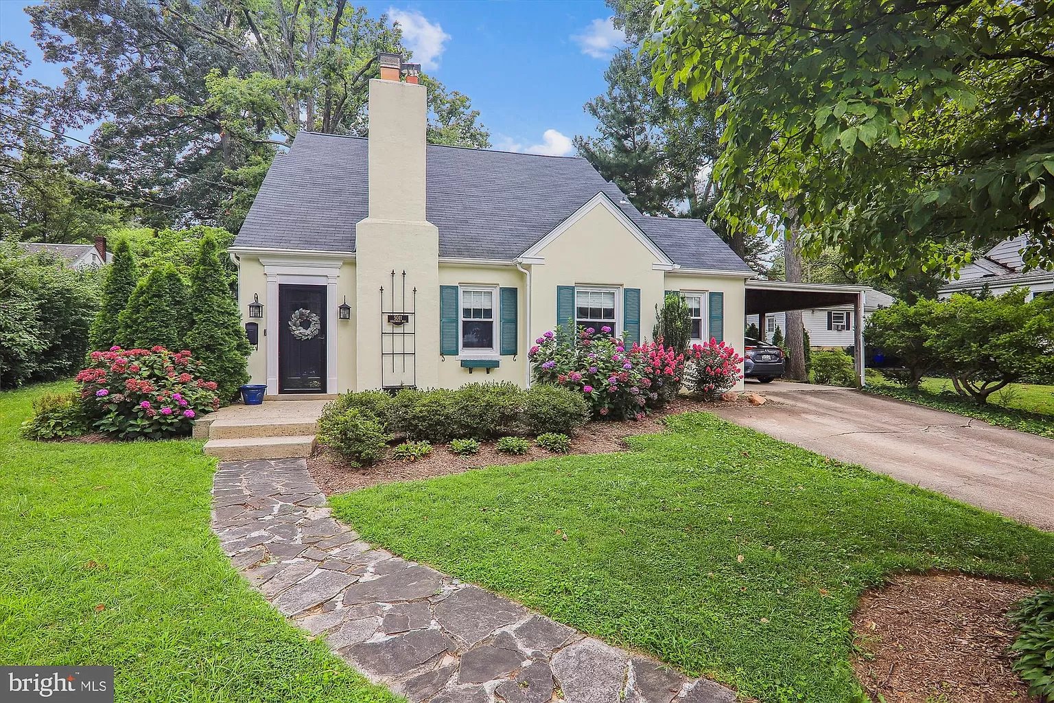 College Park House: 5011 Hollywood Rd