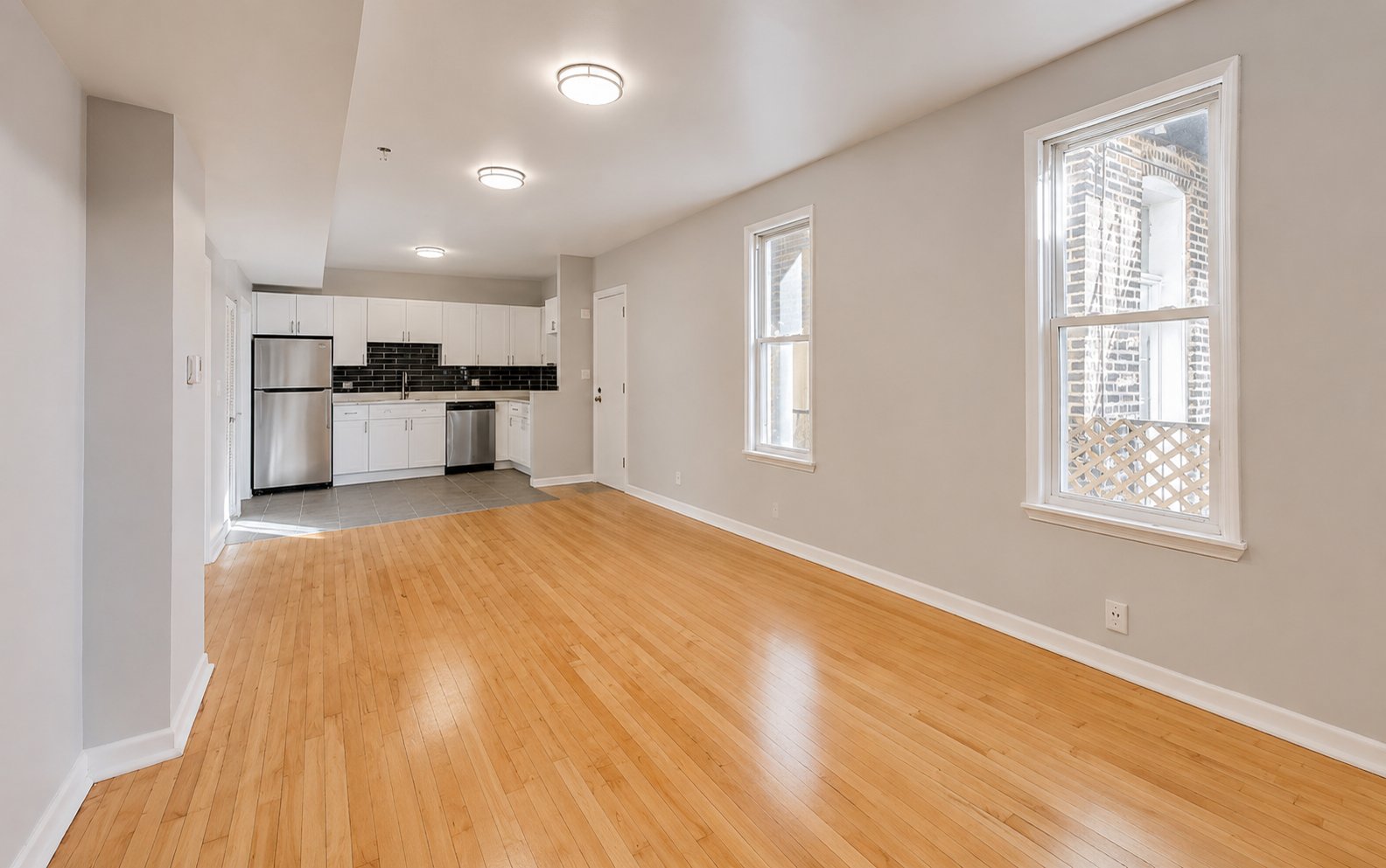 Chicago Apartment: 2006 S Throop St