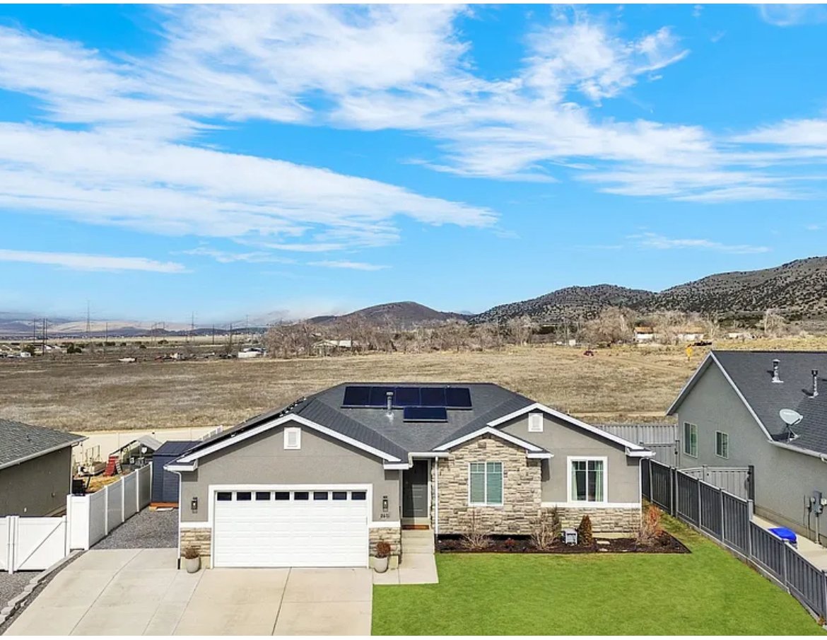 Eagle Mountain House: 2681 E Clarkstone Dr
