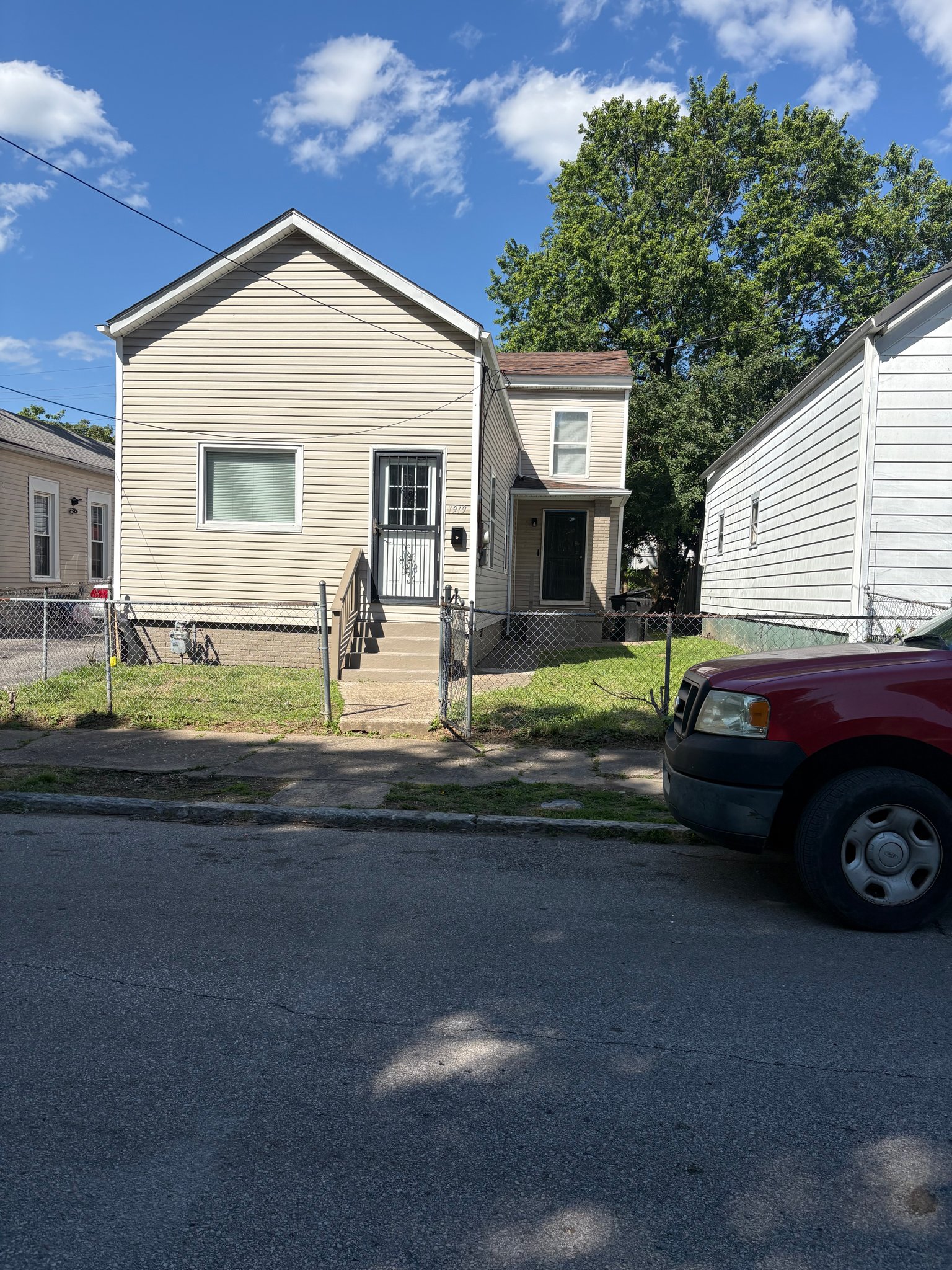 Louisville House: 1919 Baird St