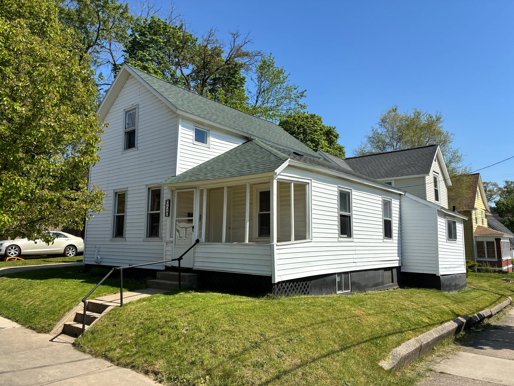 Grand Rapids House: 928 Baxter St. SE