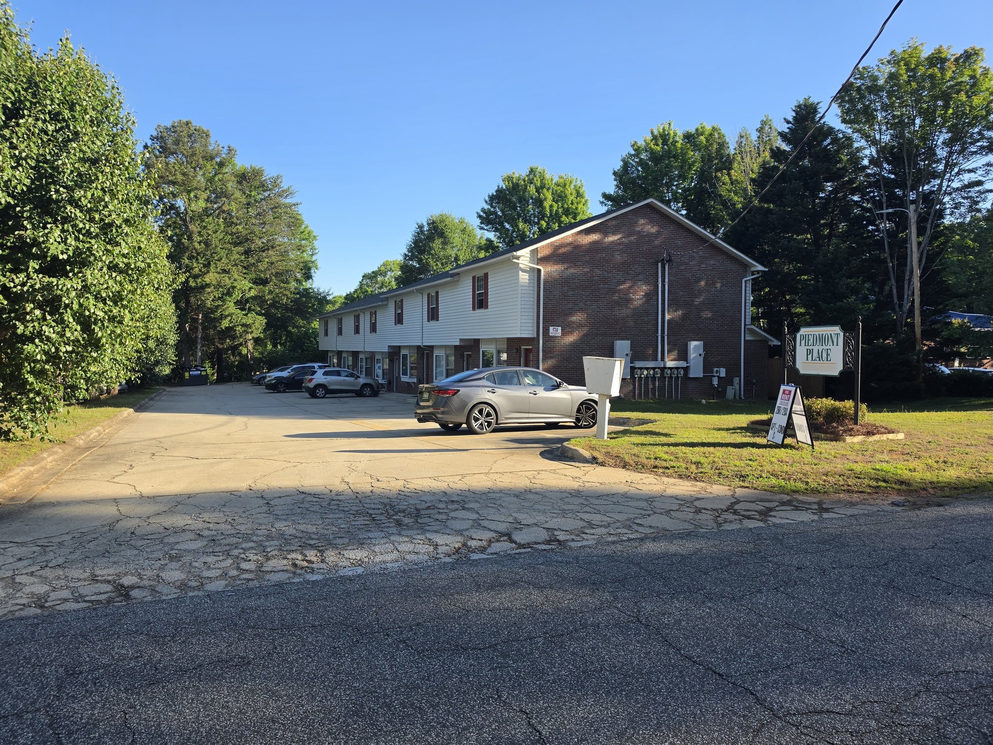 Rock Hill Apartment: 180 Glenwood Dr
