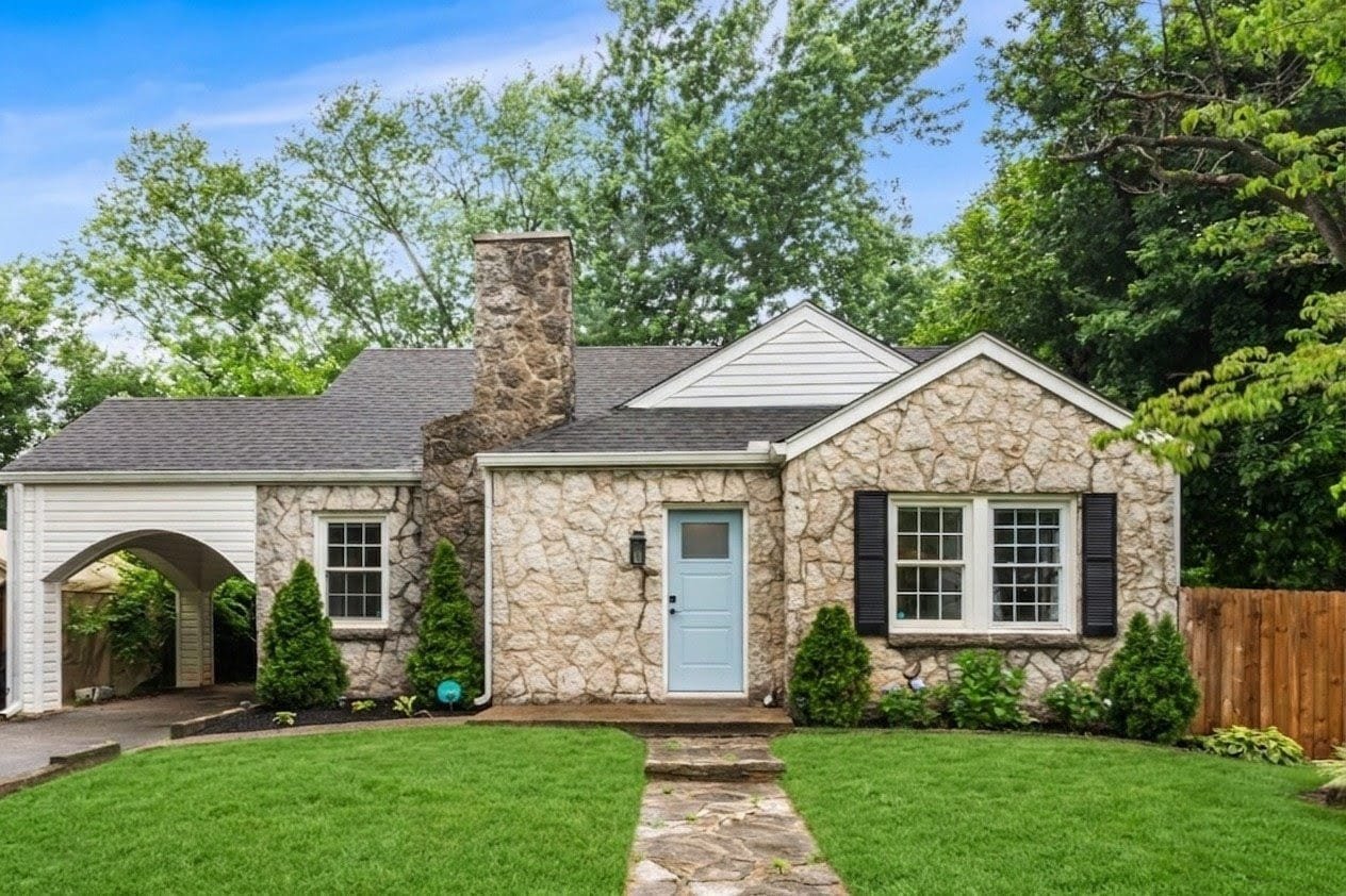 Murfreesboro House: 1115 N Academy St
