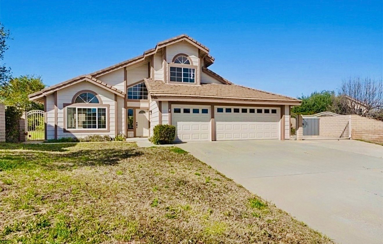 Riverside House: 120 Sandpoint Ln