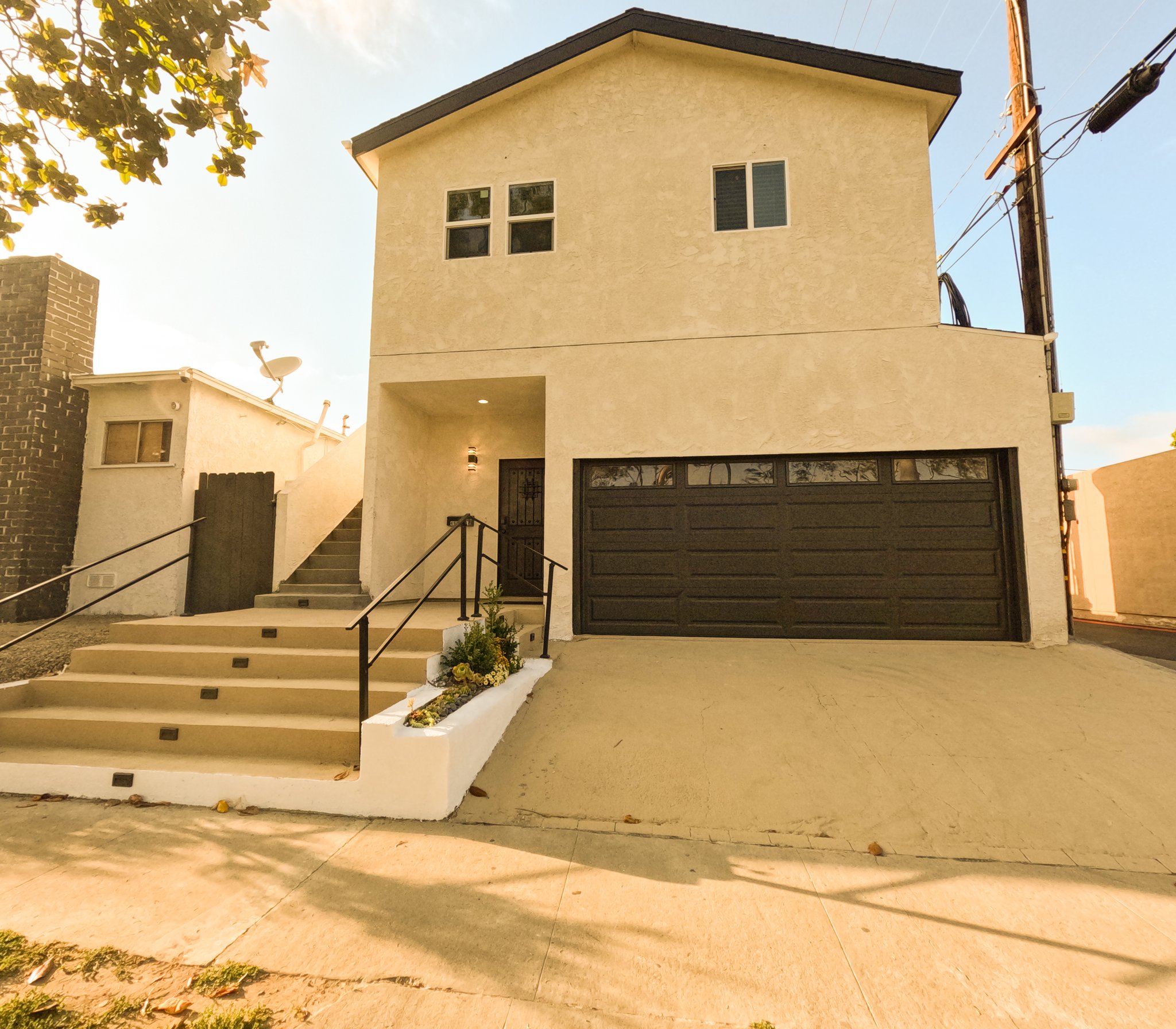 Lakewood Apartment: 4904 Coke Ave