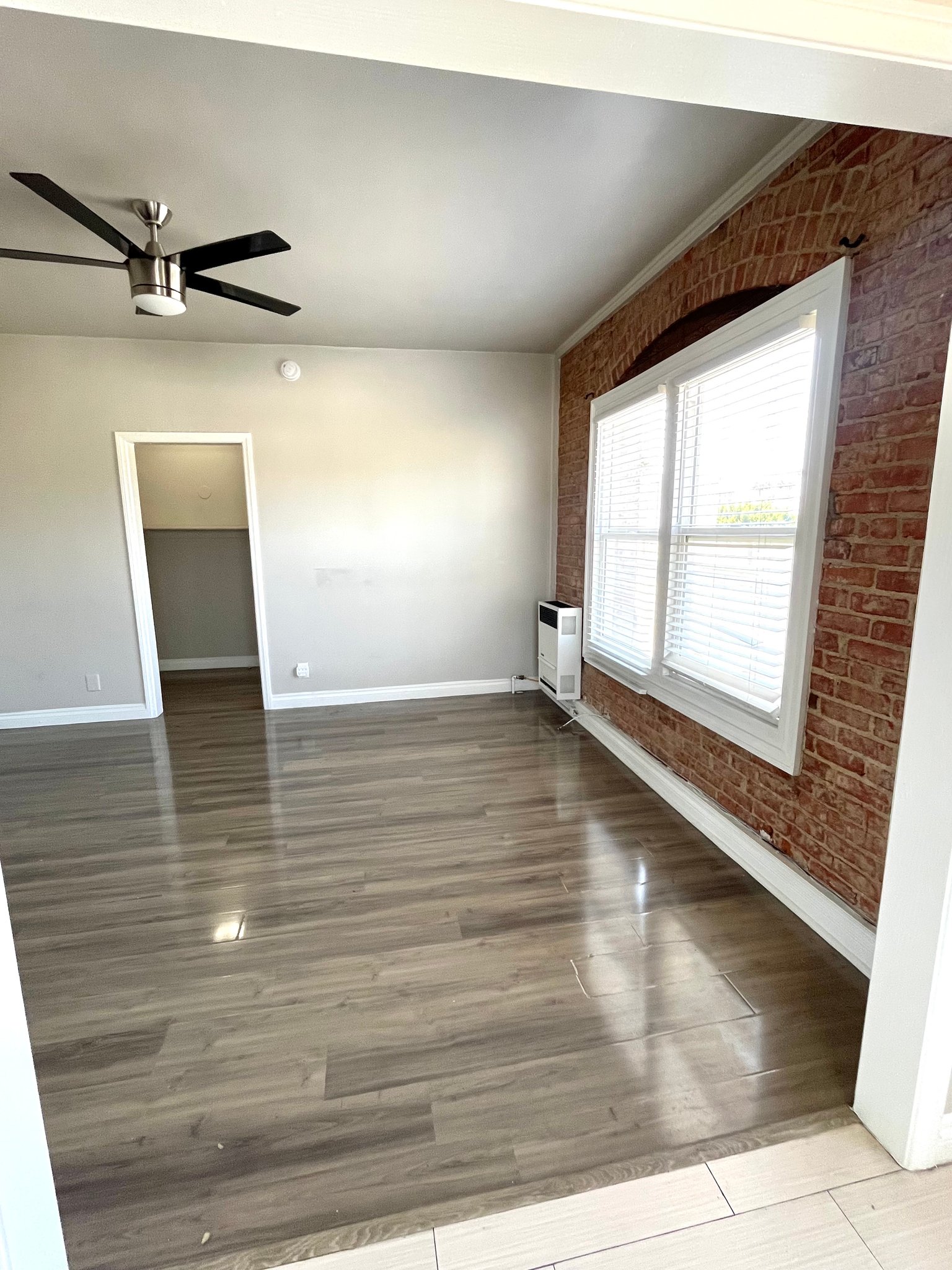 Los Angeles Apartment: 250 S. Kenmore Ave