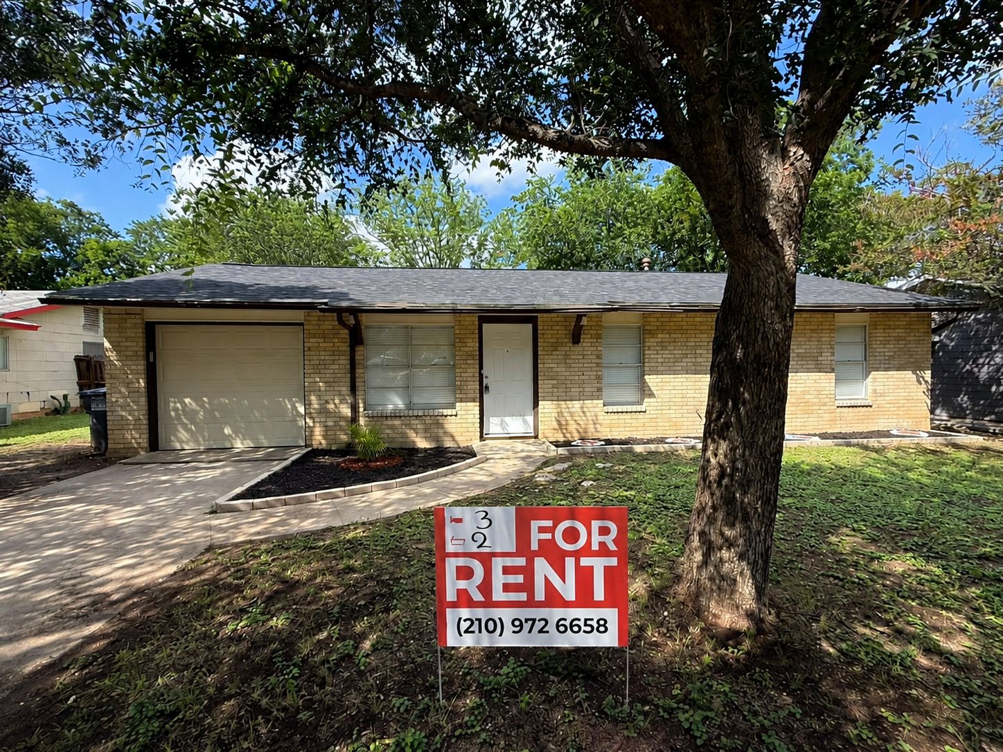 San Antonio House: 4911 Casa Grande St