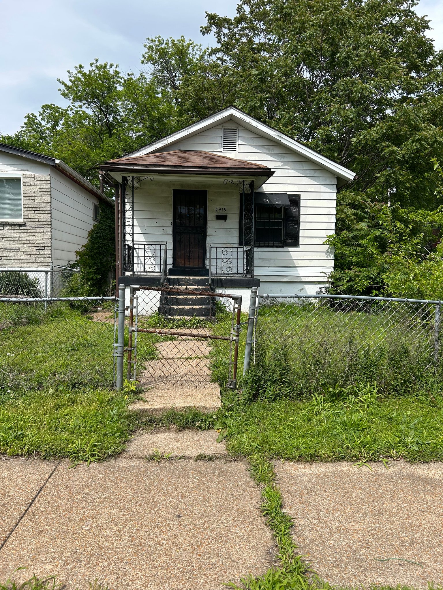 St. Louis House: 5919 Sherry Ave