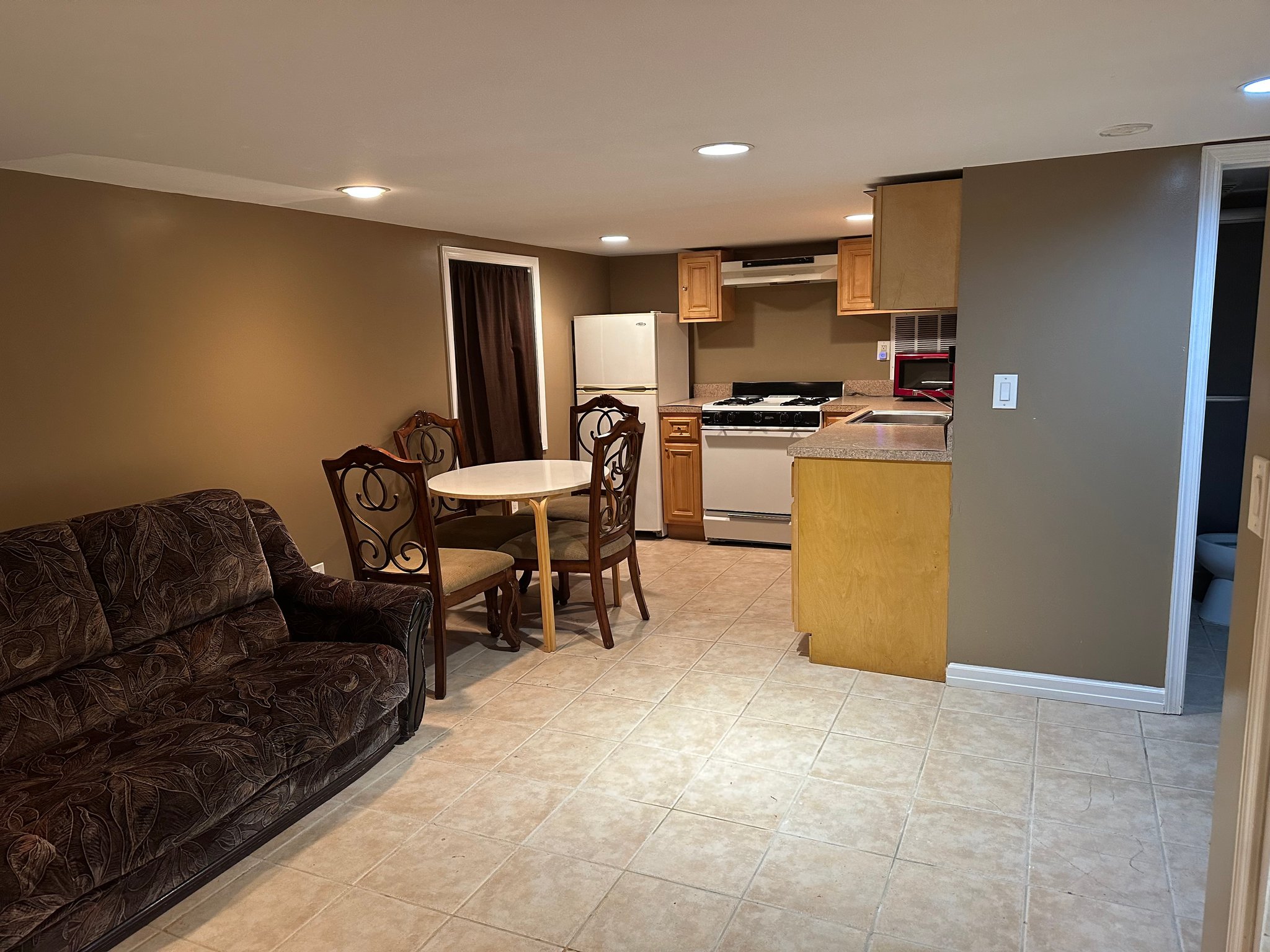 Fort Lee House: 1015 Ponsi St
