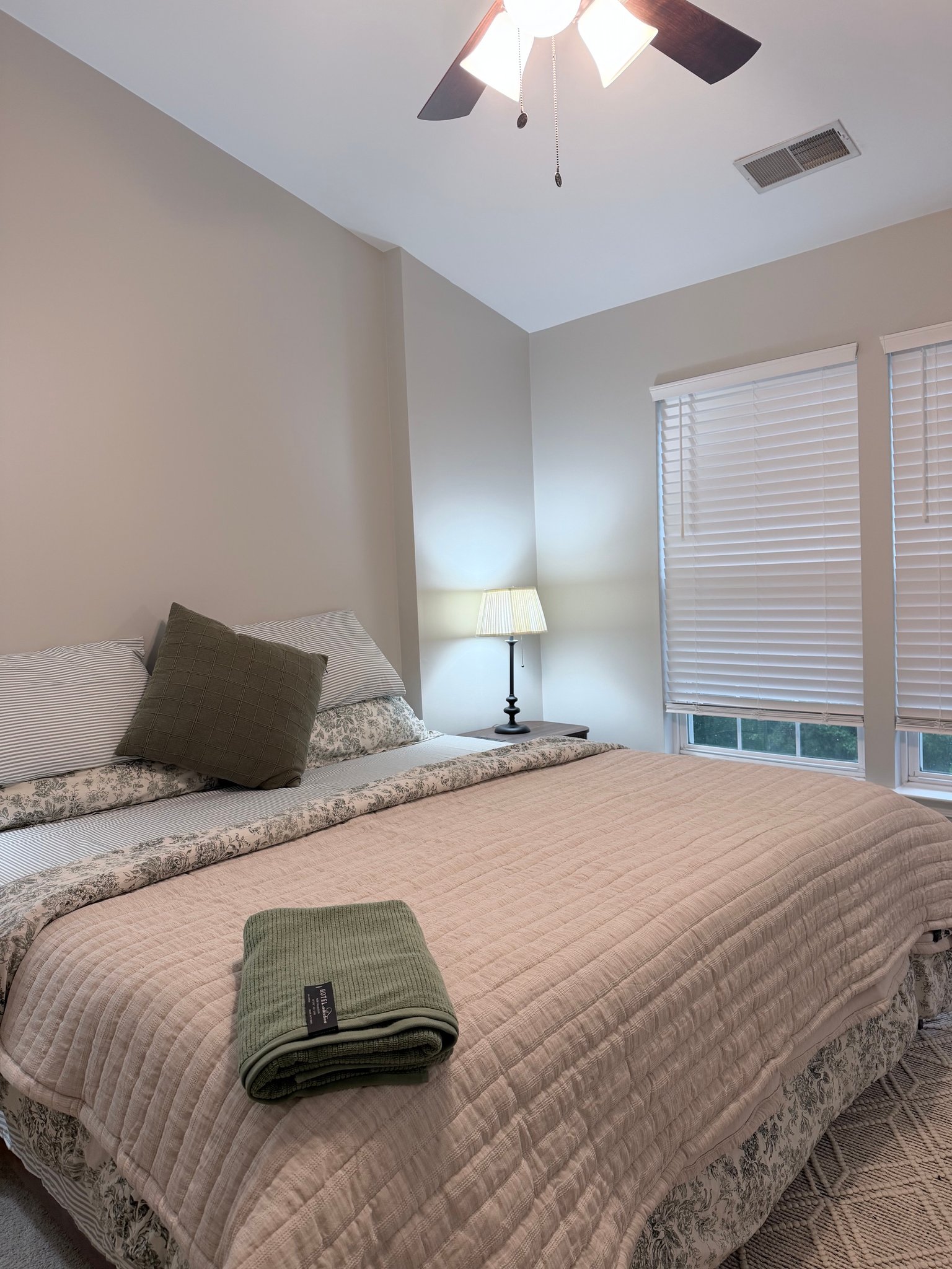 Bristow Single Room: 9061 falcon glen court