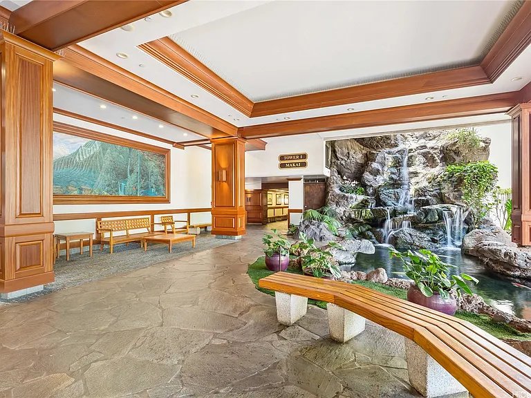 honolulu Apartment: 201 Ohua Ave