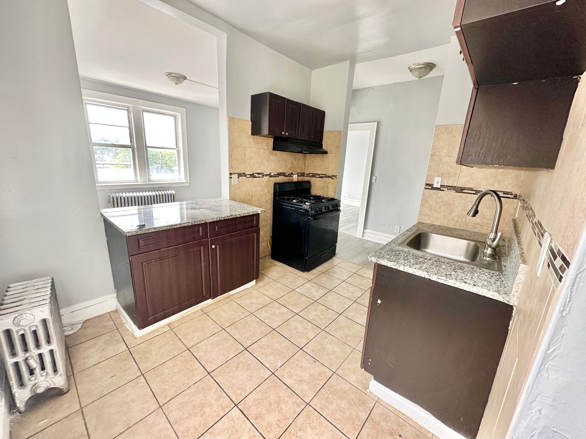 East Orange Apartment: 94 Fairmount Ter