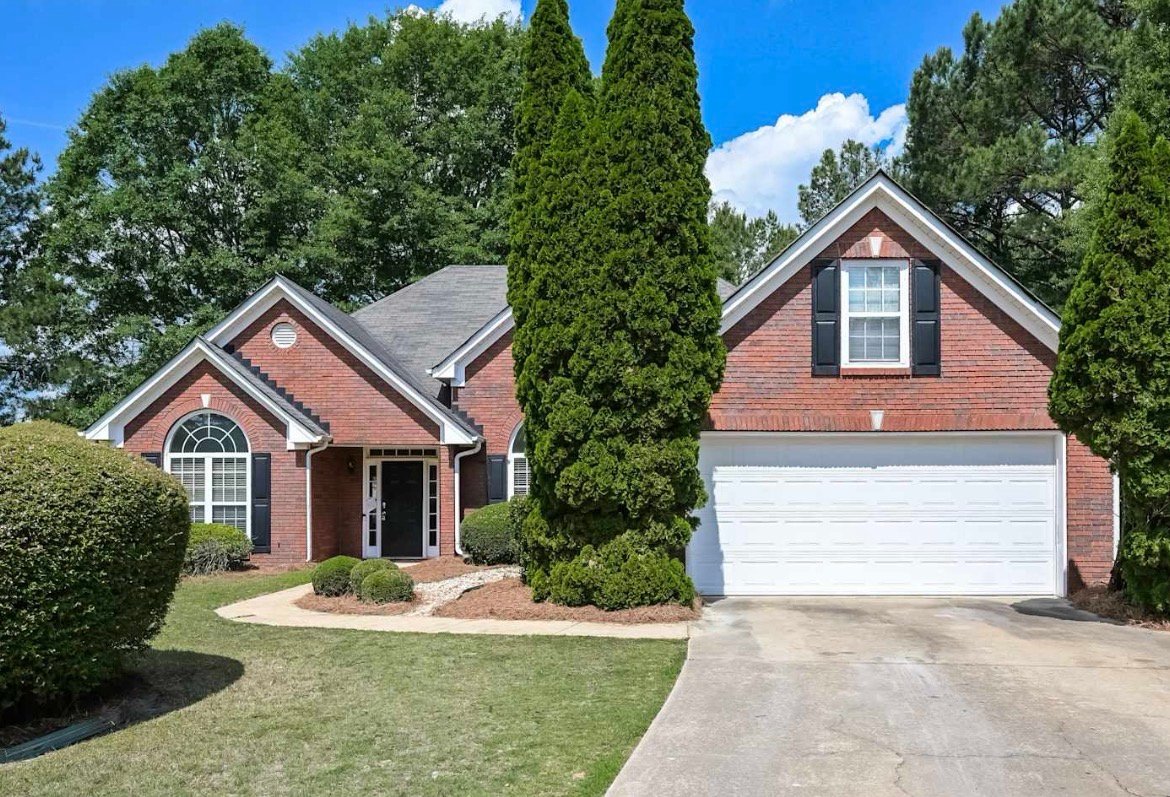 Loganville House: 315 Meadow Gate Ct, Loganville, GA 30052