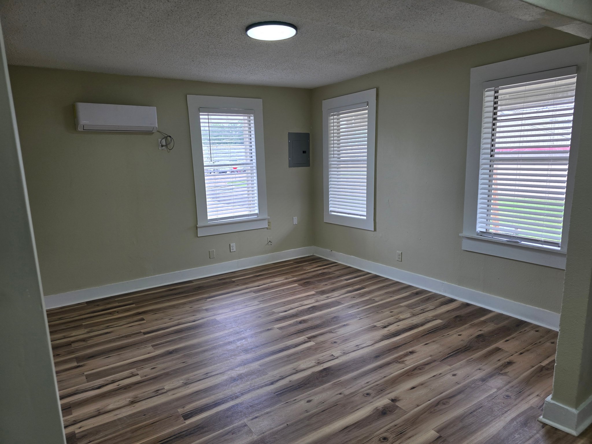 Greenville Apartment: 614 Fairview Ave