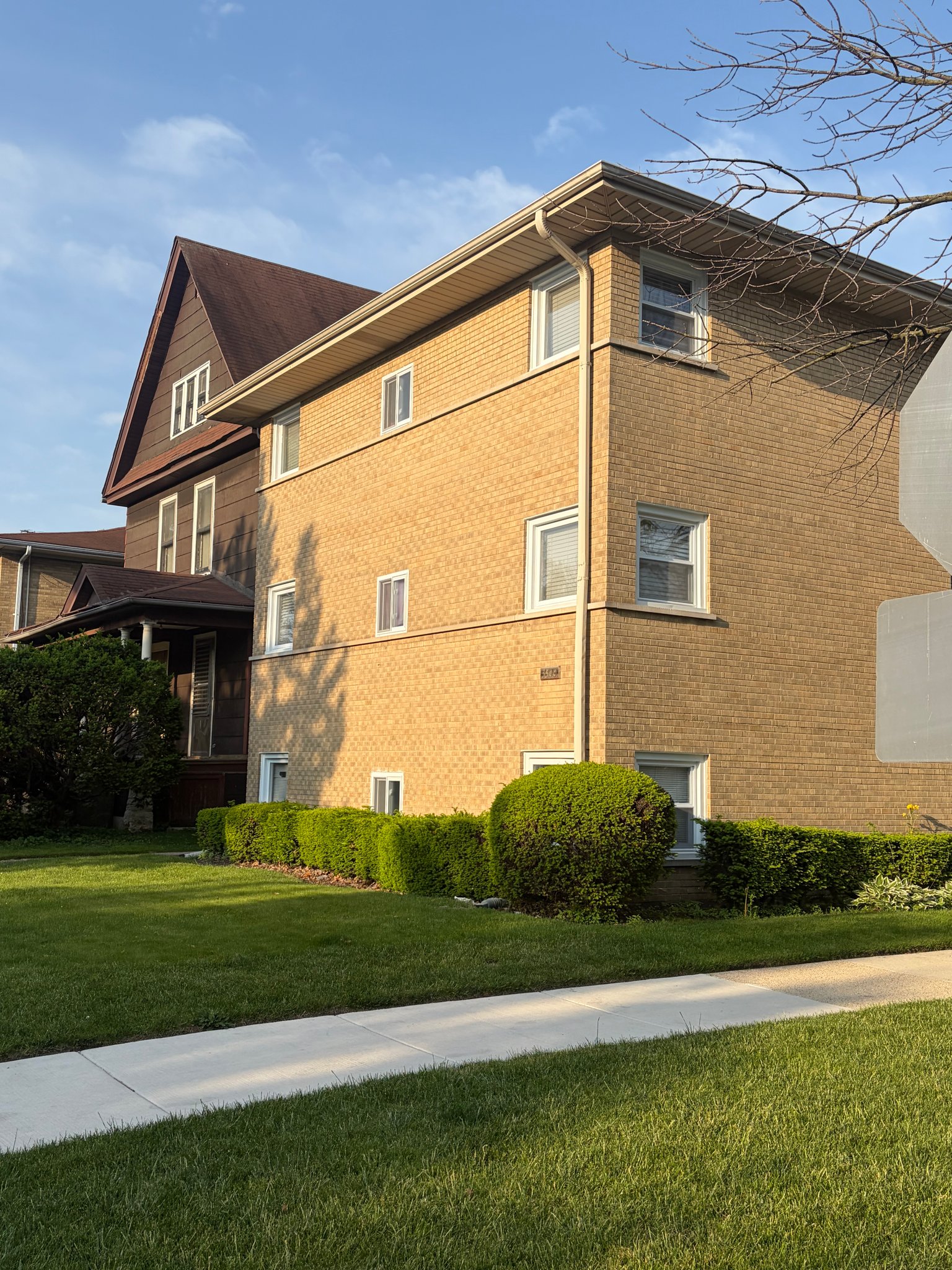 Berwyn Apartment: 3500 s Oak Park ave