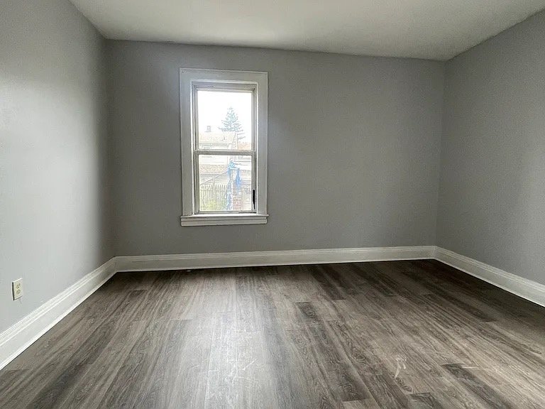 Clifton Apartment: 118 Vreeland Ave