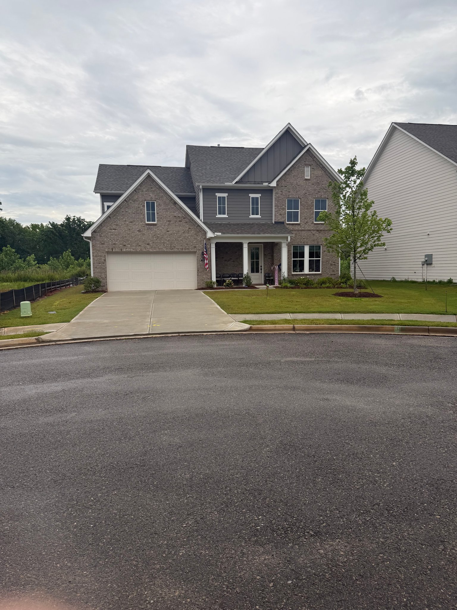 Hoschton House: 225 Hickory Grove Lane