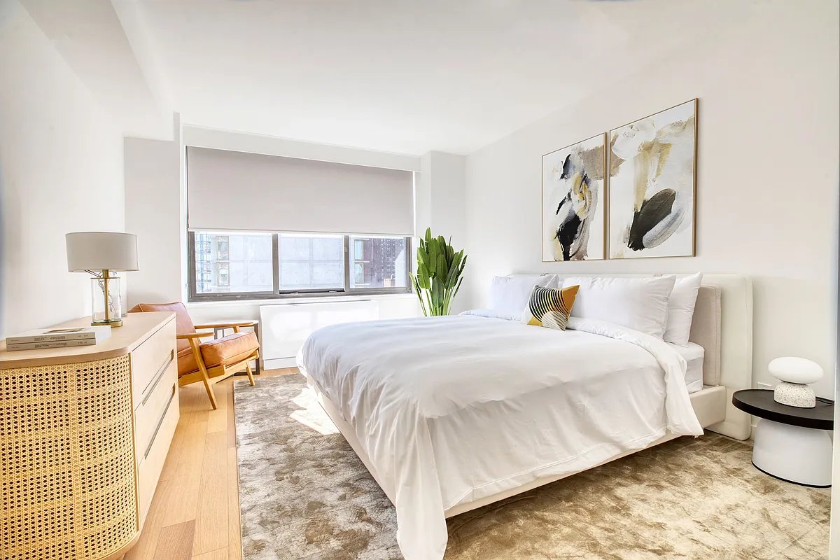 New York Apartment: 301 E 94th St