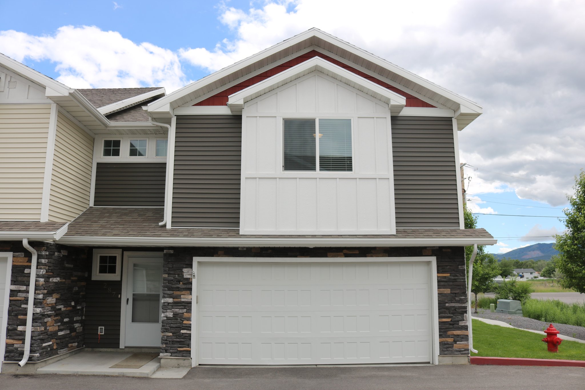 Hyrum Townhome: 287 W 20 N