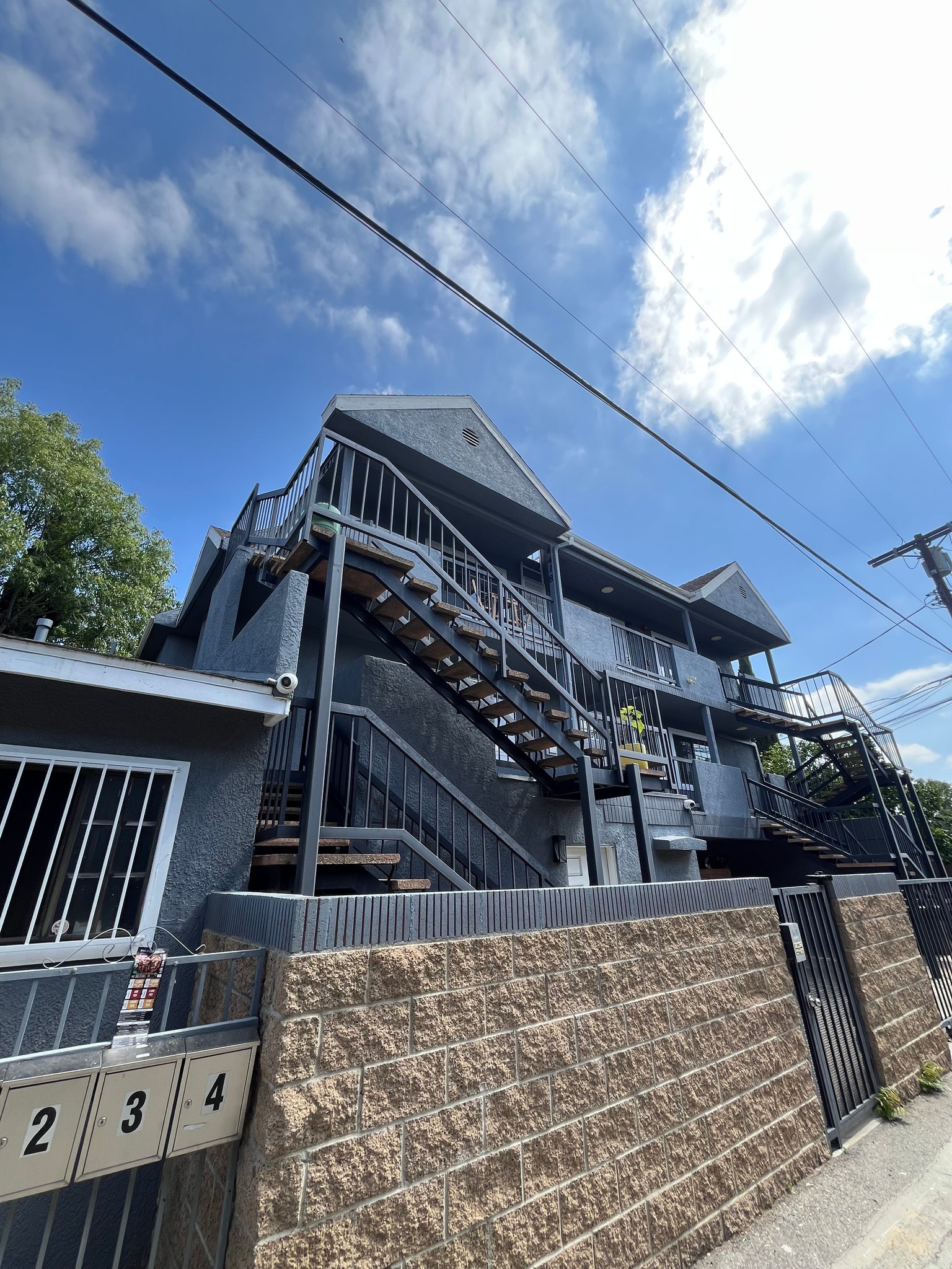 Studio city Apartment: 4418 colfax ave